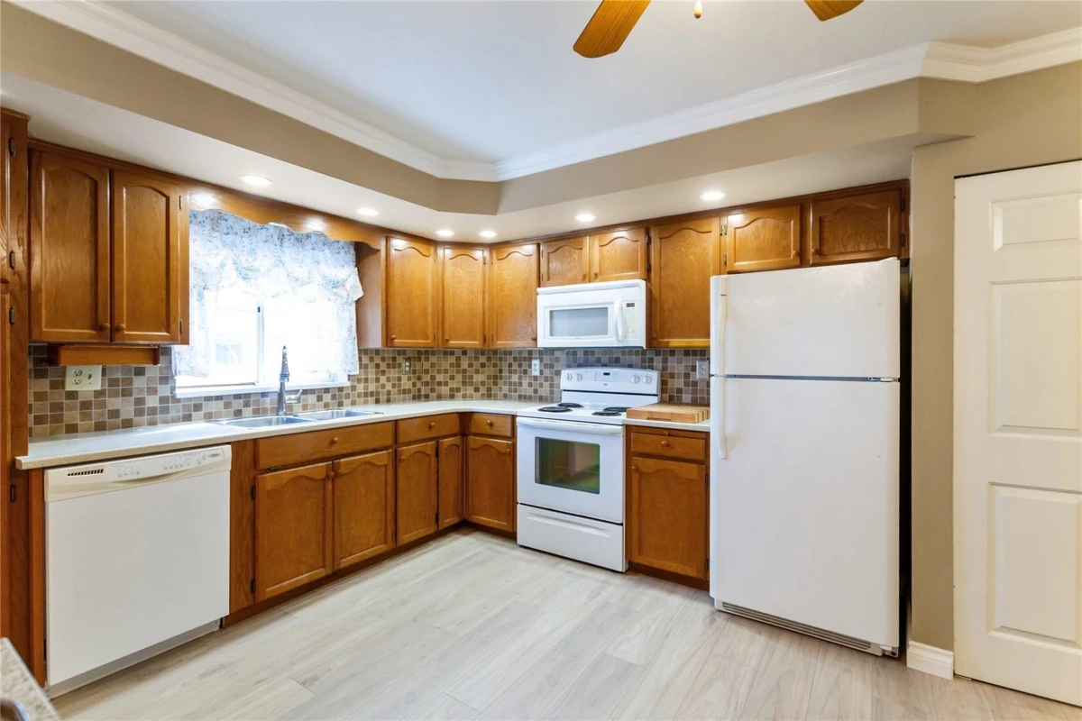 Family Room Photo of 101 31930 Old Yale Road, Abbotsford, BC