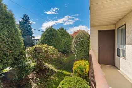Front Yard Photo of 101 32885 George Ferguson Way, Abbotsford, BC
