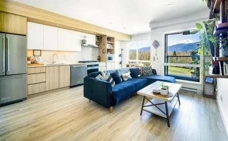 Breakfast Nook Photo of 710 38362 Buckley Avenue, Squamish, BC
