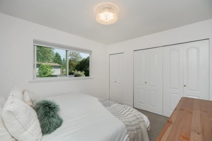 Guest Bathroom Photo of 12108 Schmidt Crescent, Maple Ridge, BC