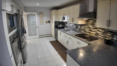 Kitchen Photo of 8222 144 Street, Surrey, BC