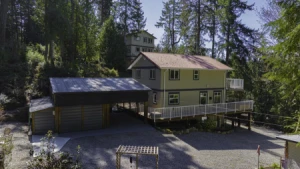 7498 Amber Road, Sechelt, BC
