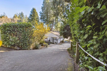 Garden / Landscaping Photo of 4028 Rose Crescent, West Vancouver, BC