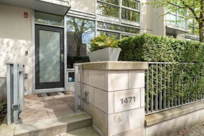 Front Yard Photo of 1471 Howe Street, Vancouver, BC