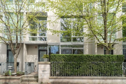 Garden / Landscaping Photo of 1471 Howe Street, Vancouver, BC