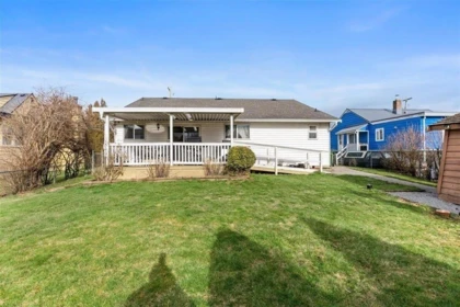 Front Yard Photo of 45430 Bernard Avenue, Chilliwack, BC