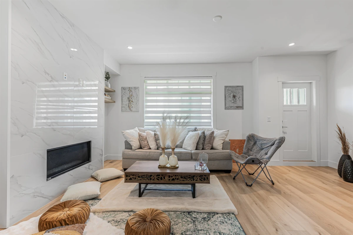 Family Room Photo of 16 9762 182a Street, Surrey, BC