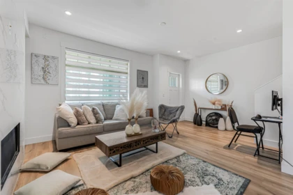 Kitchen Photo of 16 9762 182a Street, Surrey, BC