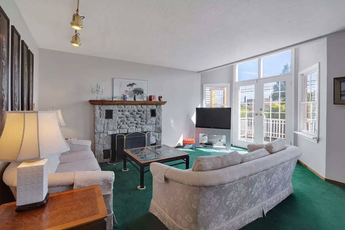 Dining Area Photo of 1183 Duchess Avenue, West Vancouver, BC