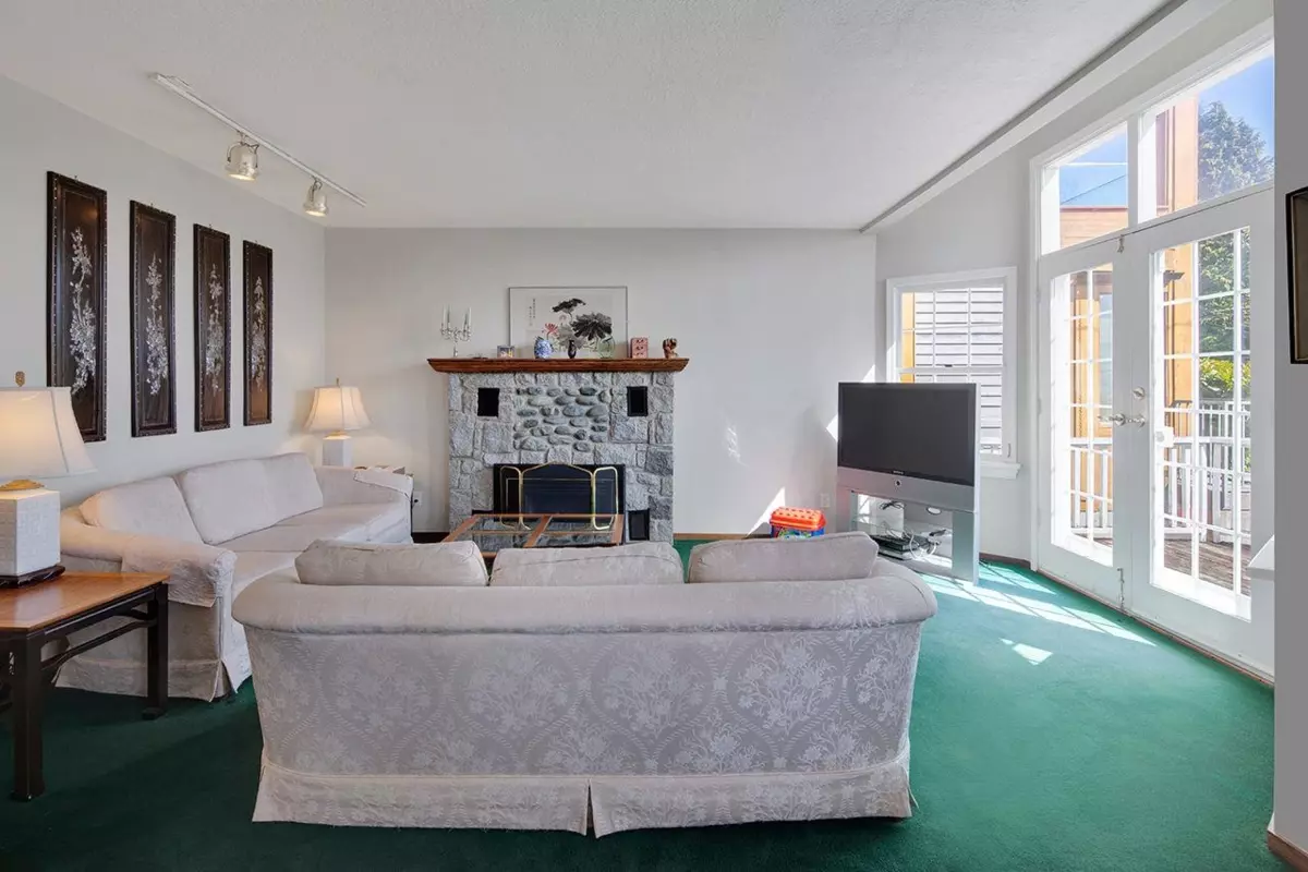 Family Room Photo of 1183 Duchess Avenue, West Vancouver, BC