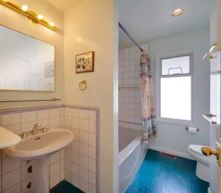 Mudroom Photo of 1183 Duchess Avenue, West Vancouver, BC