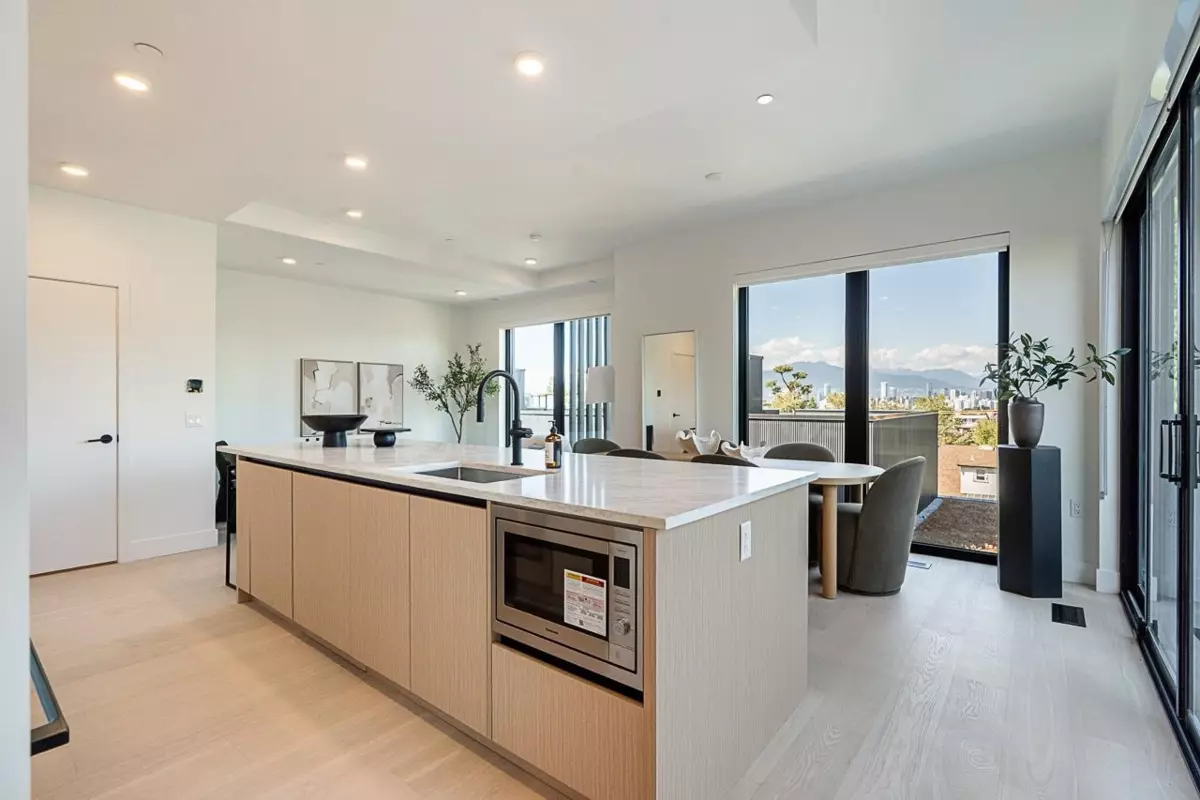Family Room Photo of 202 539 W 28th Avenue, Vancouver, BC