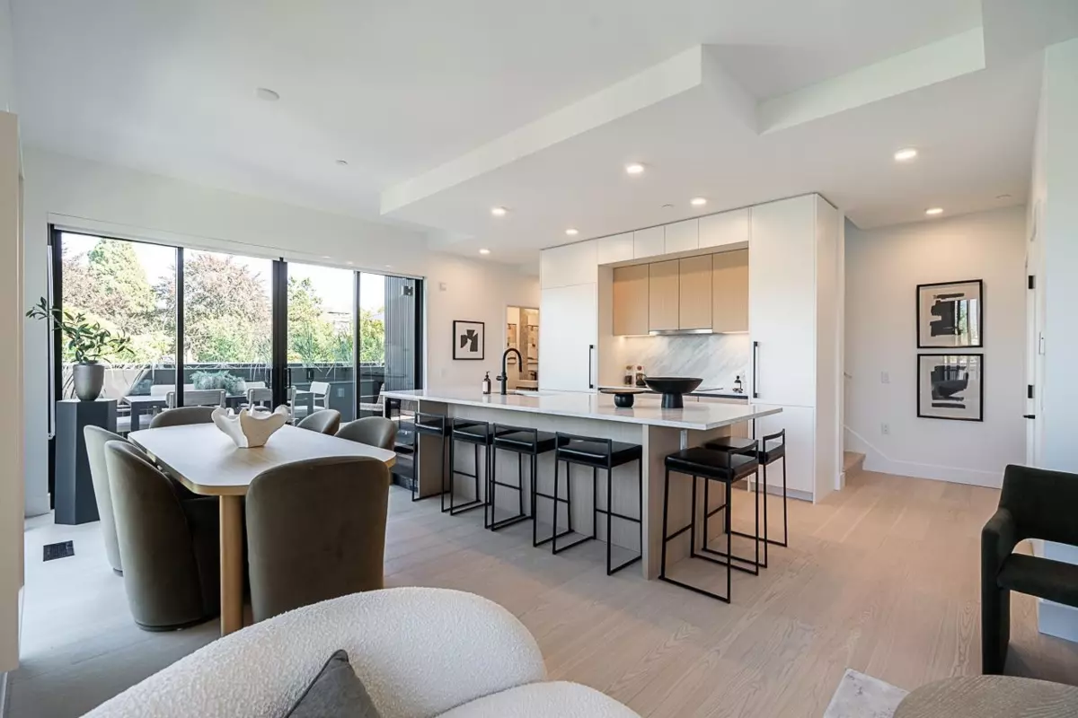 Living Room Photo of 202 539 W 28th Avenue, Vancouver, BC