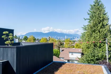 Swimming Pool Photo of 202 539 W 28th Avenue, Vancouver, BC