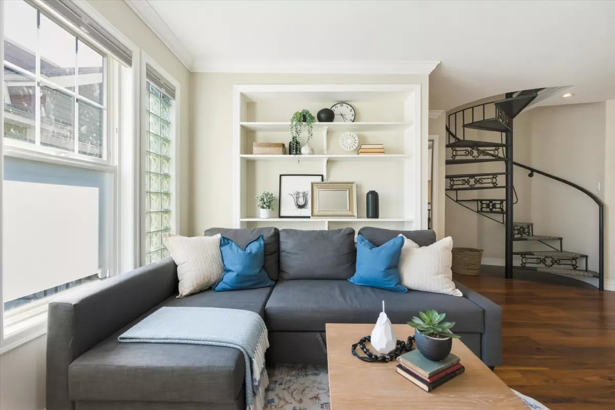Family Room Photo of 315 962 W 16th Avenue, Vancouver, BC