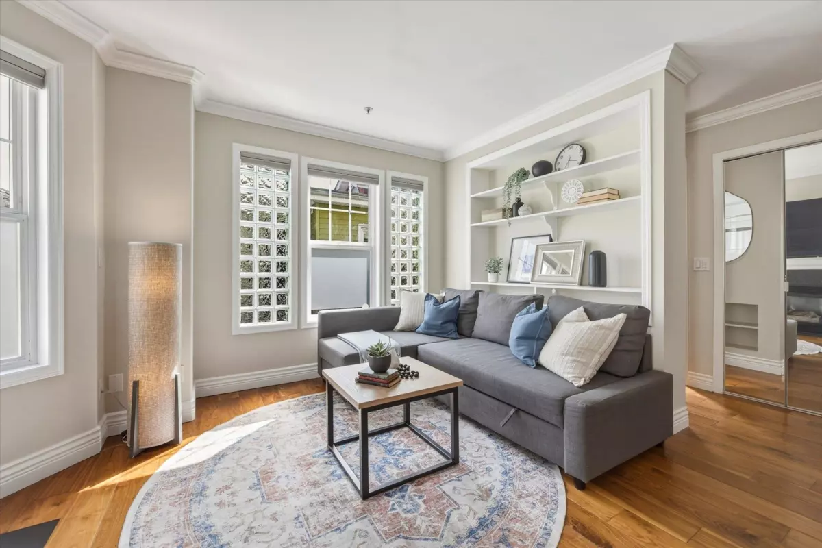Living Room Photo of 315 962 W 16th Avenue, Vancouver, BC