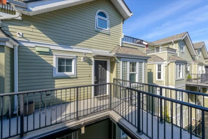 Front Yard Photo of 315 962 W 16th Avenue, Vancouver, BC