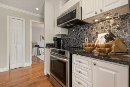 Kitchen Photo of 315 962 W 16th Avenue, Vancouver, BC