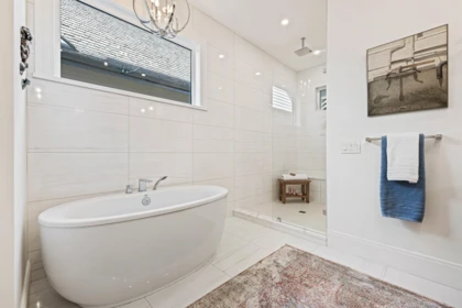 Guest Bathroom Photo of 23366 Francis Avenue, Langley, BC