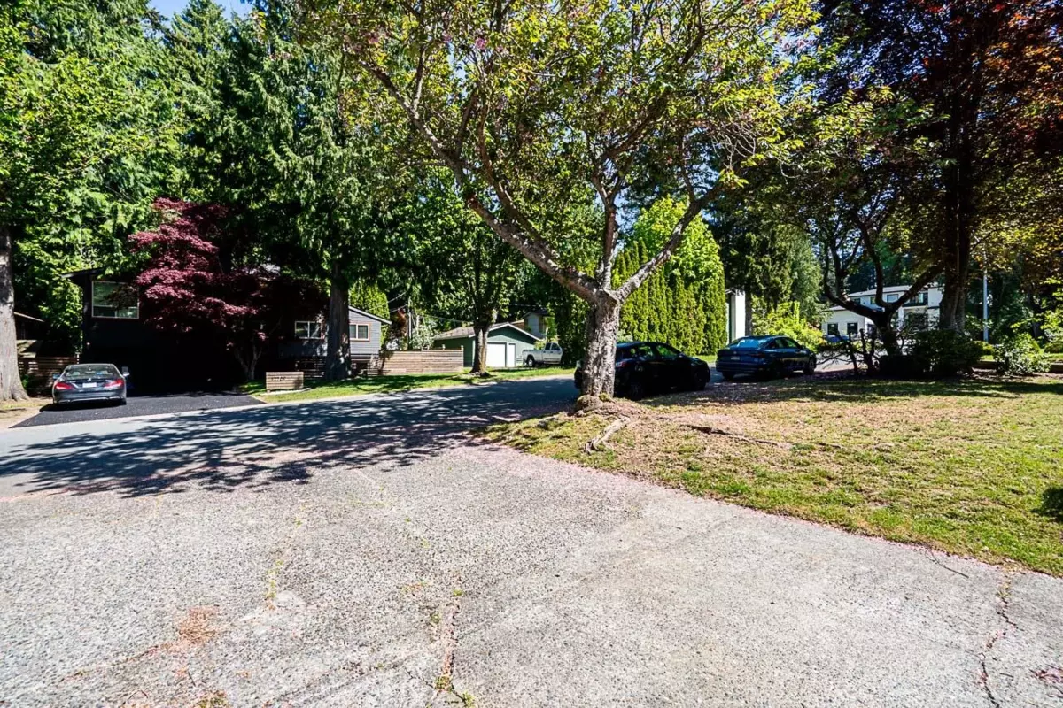 Family Room Photo of 12710 19 Avenue, Surrey, BC
