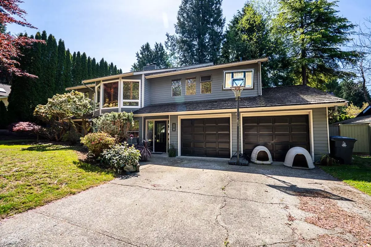 Living Room Photo of 12710 19 Avenue, Surrey, BC