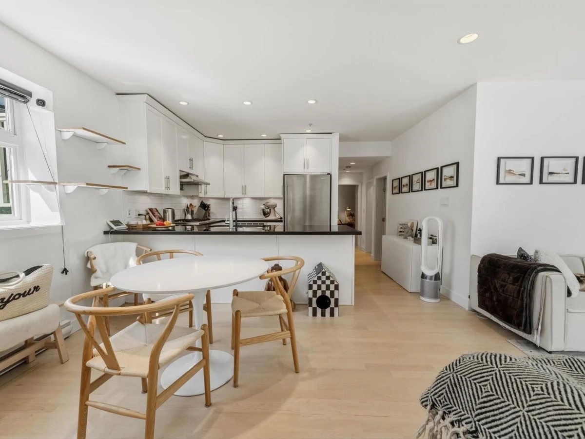 Dining Area Photo of 83 W 15th Avenue, Vancouver, BC
