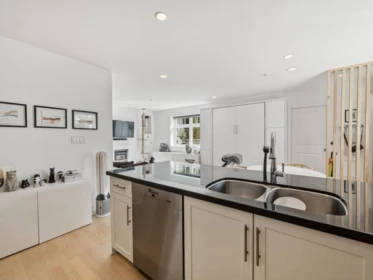Powder Room Photo of 83 W 15th Avenue, Vancouver, BC