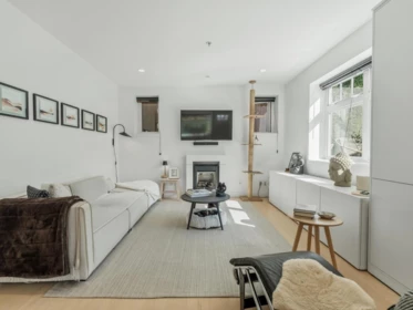 Primary Bedroom Photo of 83 W 15th Avenue, Vancouver, BC