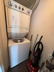 Walk-In Closet Photo of 1107 1 Renaissance Square, New Westminster, BC