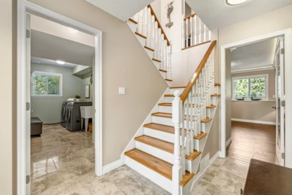 Entry Foyer Photo of 32971 Dewdney Trunk Road, Mission, BC