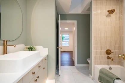 Hallway Photo of 15512 112 Avenue, Surrey, BC