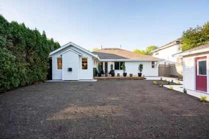 Hot Tub / Spa Photo of 15512 112 Avenue, Surrey, BC