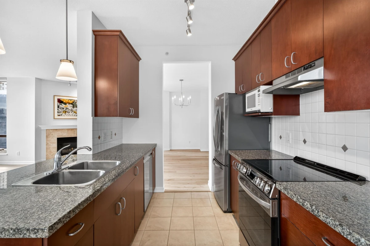 Dining Area Photo of 406 1551 Foster Street, White Rock, BC