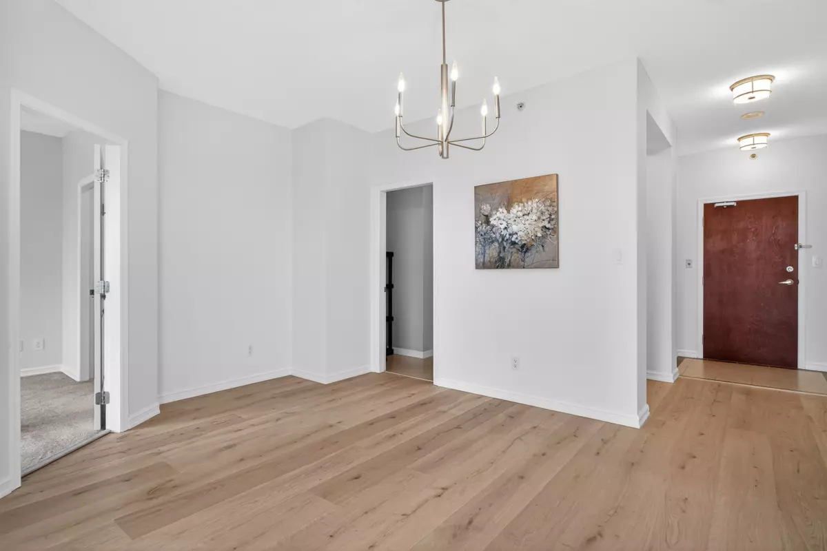 Family Room Photo of 406 1551 Foster Street, White Rock, BC