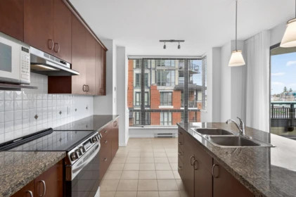 Kitchen Island Photo of 406 1551 Foster Street, White Rock, BC