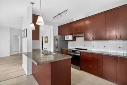 Kitchen Photo of 406 1551 Foster Street, White Rock, BC