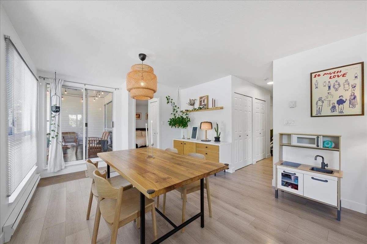 Living Room Photo of 104 2339 Shaughnessy Street, Port Coquitlam, BC