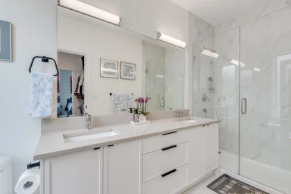 Hallway Photo of 102 3503 Gislason Avenue, Coquitlam, BC