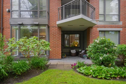 Garden / Landscaping Photo of 103 1551 Foster Street, White Rock, BC
