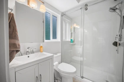 Guest Bathroom Photo of 21495 90 Avenue, Langley, BC