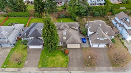 Swimming Pool Photo of 1841 Walnut Crescent, Coquitlam, BC