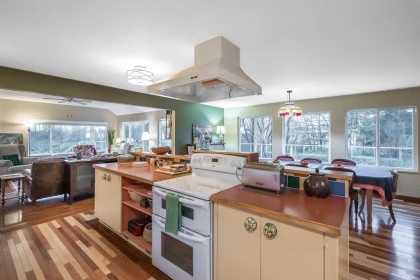 Kitchen Island Photo of 3011 184 Street, Surrey, BC