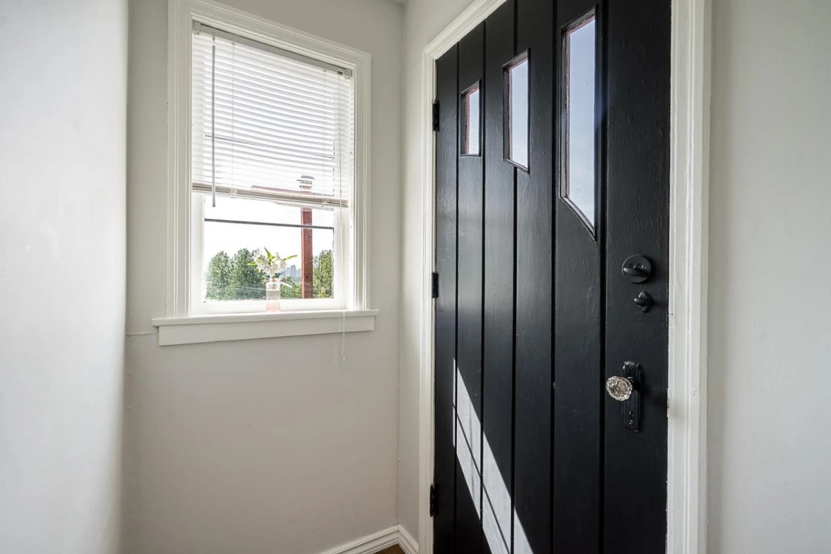 Family Room Photo of 10482 125a Street, Surrey, BC