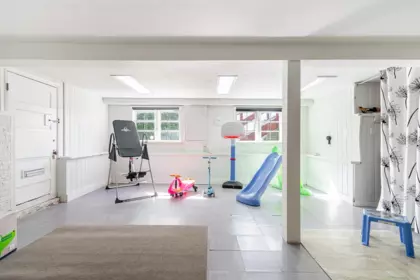 Entry Foyer Photo of 10482 125a Street, Surrey, BC