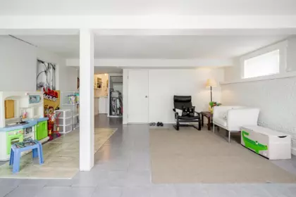 Hallway Photo of 10482 125a Street, Surrey, BC