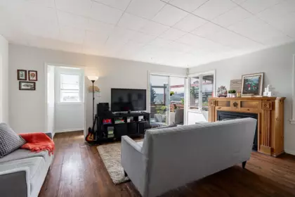 Kitchen Photo of 10482 125a Street, Surrey, BC