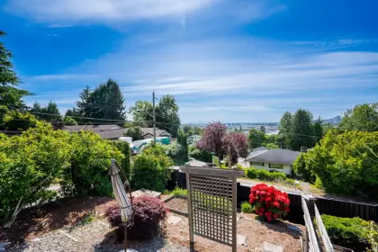 Laundry Room Photo of 10482 125a Street, Surrey, BC