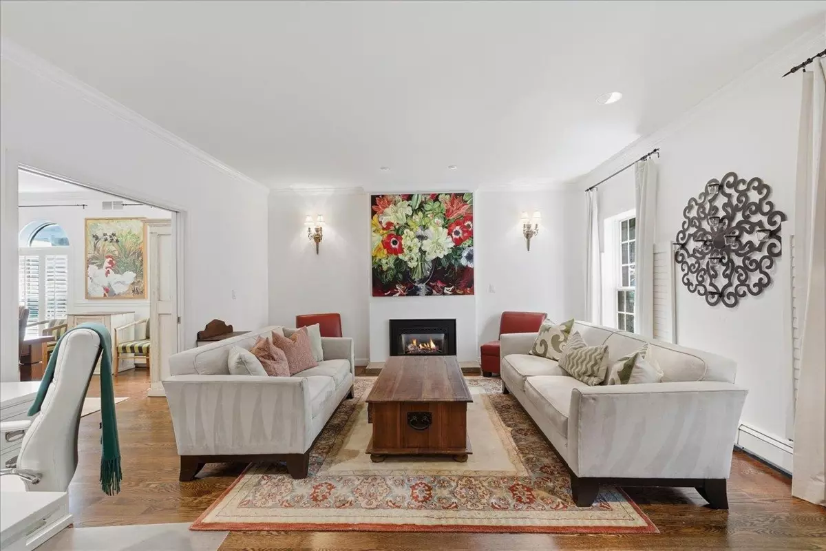 Family Room Photo of 3253 W 24th Avenue, Vancouver, BC