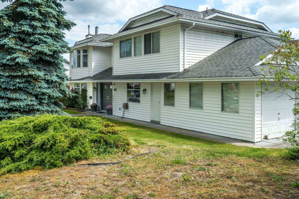 Family Room Photo of 19628 65b Place, Langley, BC