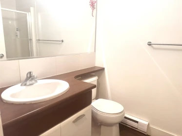 Primary Bathroom Photo of 116 6033 Katsura Street, Richmond, BC